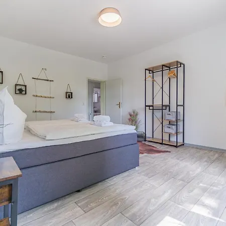 Ostseeapartment_80m2_3xschlafzimmer_2xparkplatz_netflix_waschtrockner Apartment Cottbus